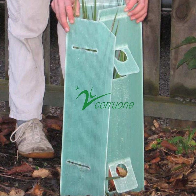 El tronco de árbol plástico de Coroplast cubre al guardia plástico acanalado Protection del árbol